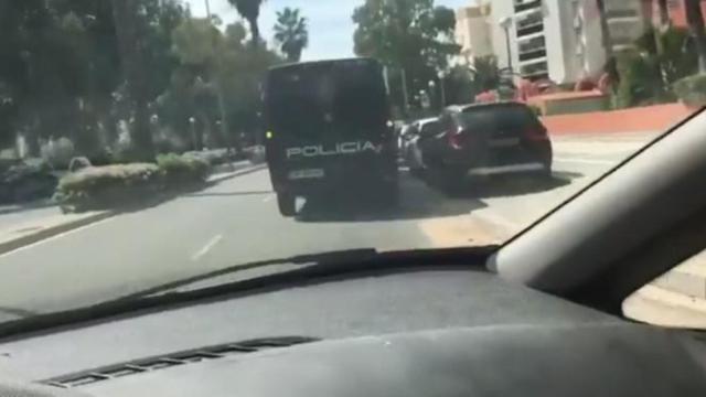 Imagen de furgonetas del Cuerpo Nacional de Policía (CNP) grabados por Salvador Duch / @jsalvadorduch