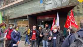 Sindicatos educativos en la puerta de la Conselleria de Treball / Noelia Carceller (CG)