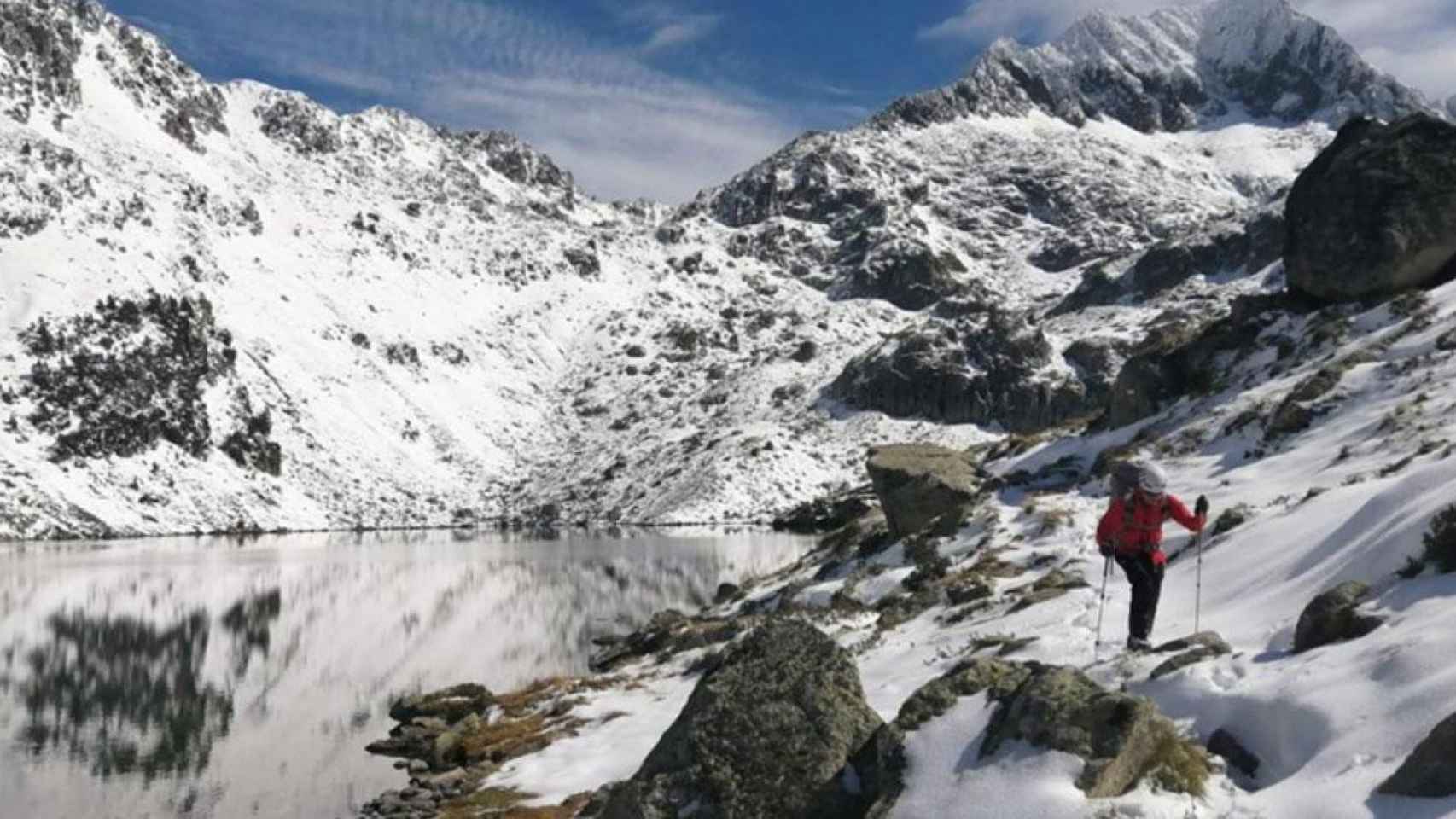 Efectivos de rescate buscan a una pareja de jóvenes que desapareció en el Parc Nacional d'Aigüestortes, Lleida / BOMBERS