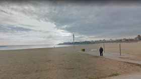 Playa de la Nova Icària de Barcelona, una de las que se cerraron al público el pasado miércoles por la presencia de residuos sólidos / GOOGLE MAPS