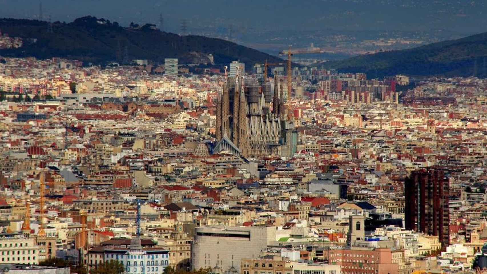 Panorámica de la ciudad de Barcelona / PIXABAY