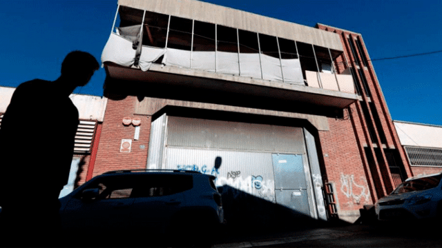 Imagen de la fábrica donde ocurrió la presunta violación múltiple de 'La Manada' de Sabadell (Barcelona) / EFE