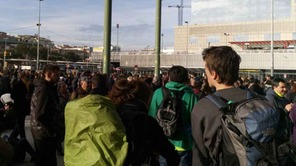 La Estación de Sants, rodeada por la movilización convocada por los CDR