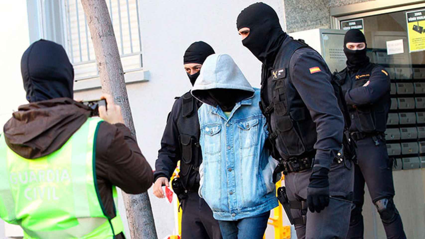 La Policía Nacional ha detenido a una persona en Badalona por su relación con el Estado Islámico / EFE