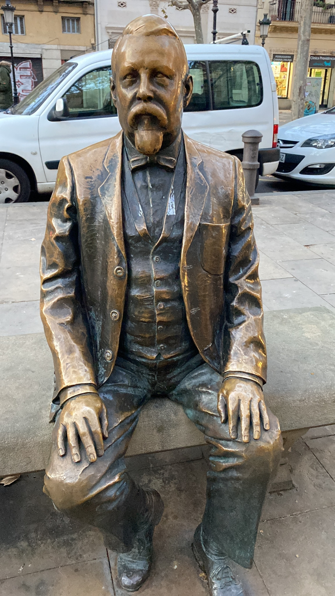 Monumento de Antoni Rovira i Trias, en la plaza que lleva su mismo nombre, en Barcelona / CG
