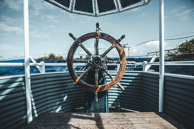 Timón de un barco / SAMBOAT