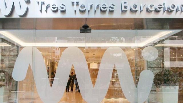 Entrada de la Clínica Mi ubicada en Tres Torres de Barcelona / MI