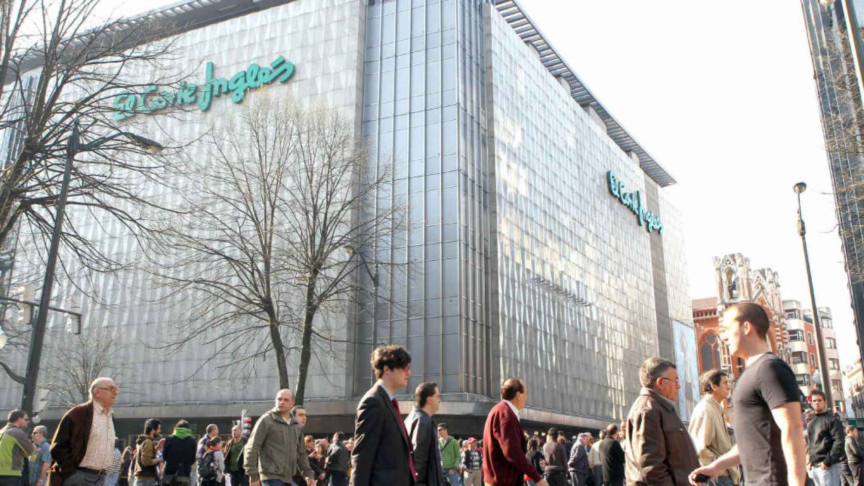 El Corte Inglés y las grandes superficies aprueban un convenio con alzas salariales de hasta el 2,5%