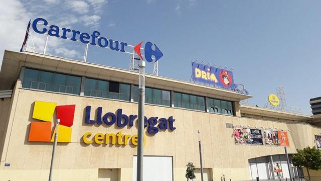 Centro comercial Llobregat Centre en Cornellà de Llobregat, y cómo el presidente de Vox en Asturias tendría que ver con su cierre después de 30 años / LLOBREGAT CENTRE
