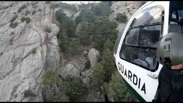 Rescatan en helicóptero a un mujer perdida en la sierra de Jaén