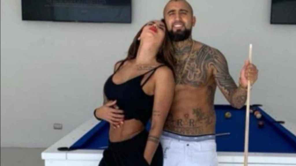 Arturo Vidal y Sonia Isaza juegan al billar / Instagram