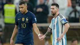 El saludo entre Kylian Mbappé y Lionel Messi, antes de la disputa de la final del Mundial / REDES