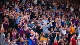 Los aficionados azulgranas, apoyando al Barça de Jasikevicius, en un partido de la Euroliga / FCB