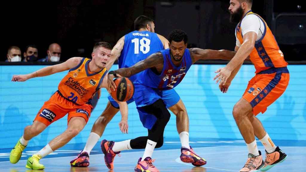 Cory Higgins en una acción con el Barça de basket en la Supercopa / EFE