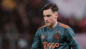 Nicolás Tagliafico, con la mirada baja, durante un partido con el Ajax / @nico_taglia