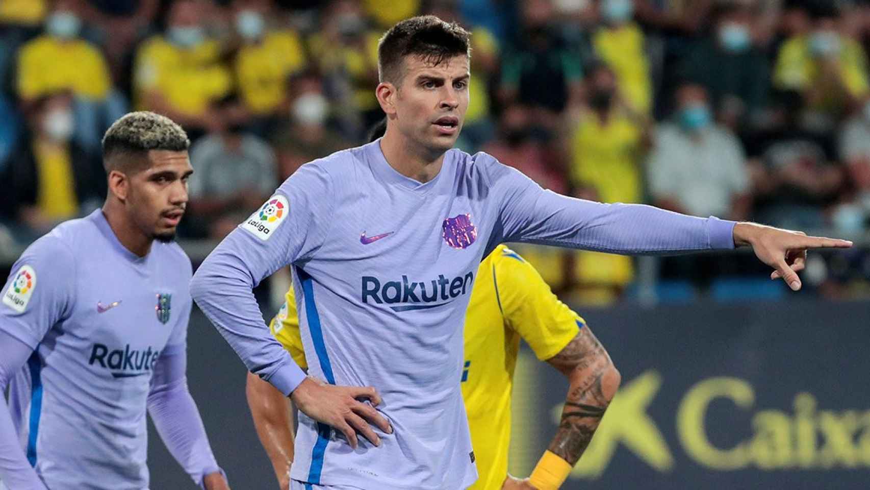 Gerard Pique, que pone fecha a su salida del Barça de Xavi, en un partido de esta temporada / EFE