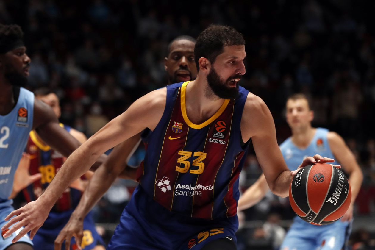 Nikola Mirotic en un partido de Euroliga con el Barça / EFE