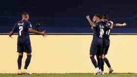 Mbappé, Neymar y Di María celebran un gol del PSG en Champions / EFE