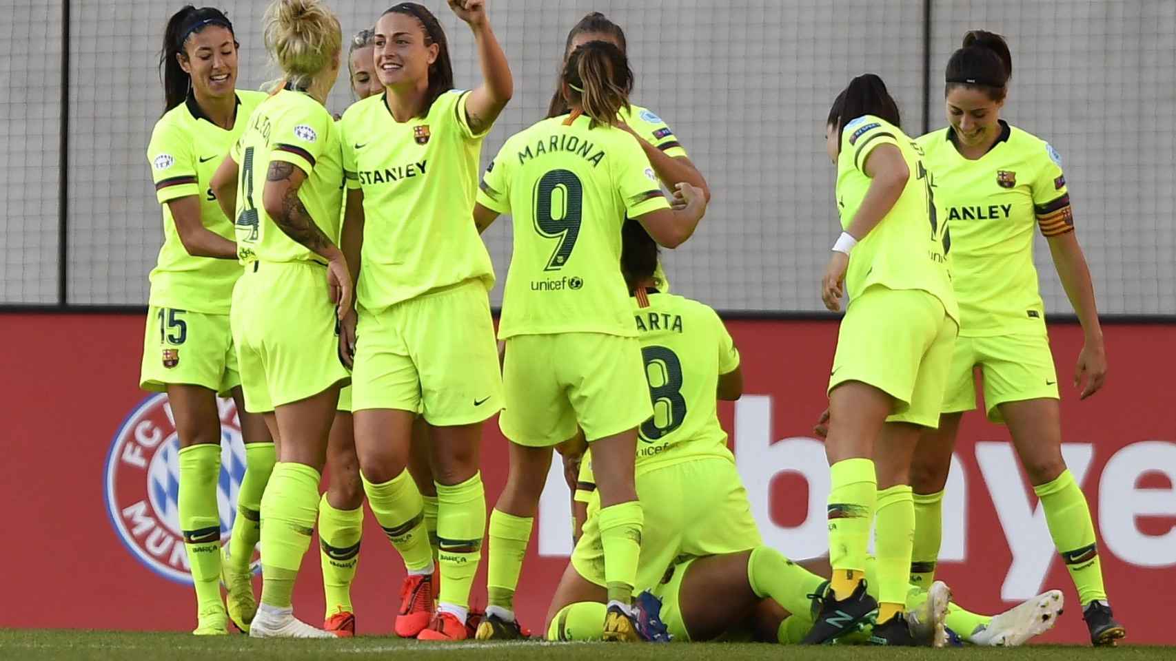 Las jugadoras del FC Barcelona celebran el gol logrado ante el Bayern de Múnich / EFE