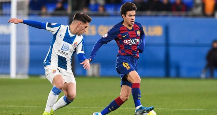 Riqui Puig jugando el miniderbi contra el Espanyol / FC Barcelona