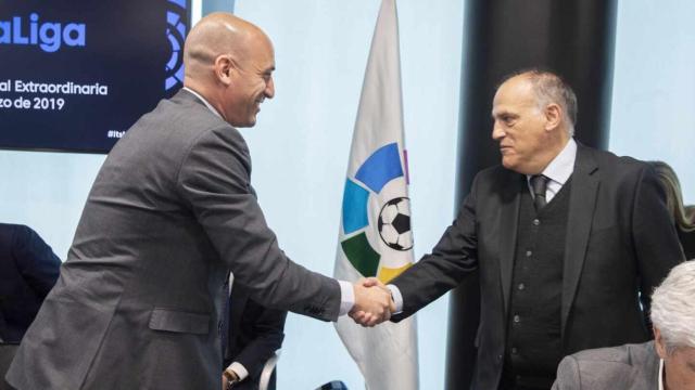 Luis Rubiales y Javier Tebas en una asamblea de la Liga / EFE