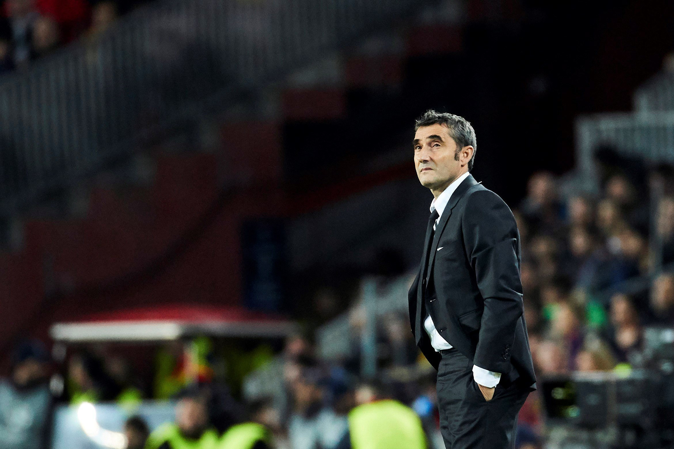 Ernesto Valverde en un partido del Barça / EFE