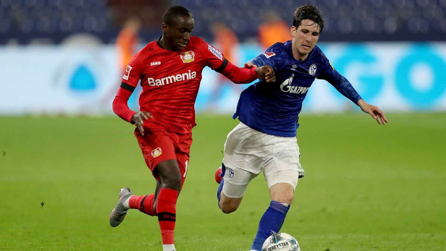 Juan Miranda en un partido con el Schalke / EFE