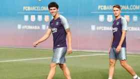 Carles Aleñá y Denis Suárez, en un entrenamiento del Barça / EFE