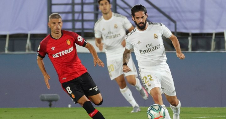 Isco Alarcón en una acción contra el Mallorca / EFE