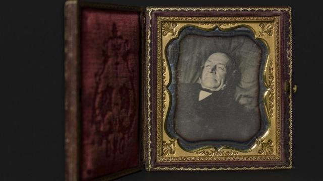 Imagénes en la exposición de Mapfre; Autoría desconocida, 'Retrato post morten'  / COLECCION ANGEL FUENTES