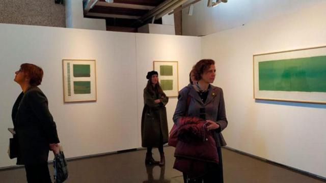 Personas visitando la muestra 'Paisajes que se bifurcan' / GENERALITAT