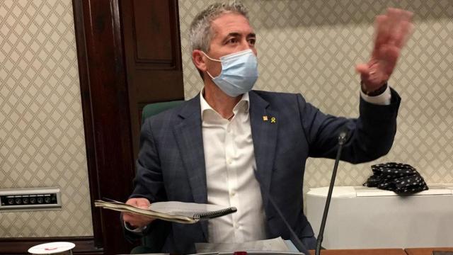 El consejero catalán de Enseñanza, Josep Gonzàlez-Cambray (i), en una comparecencia pública / EP