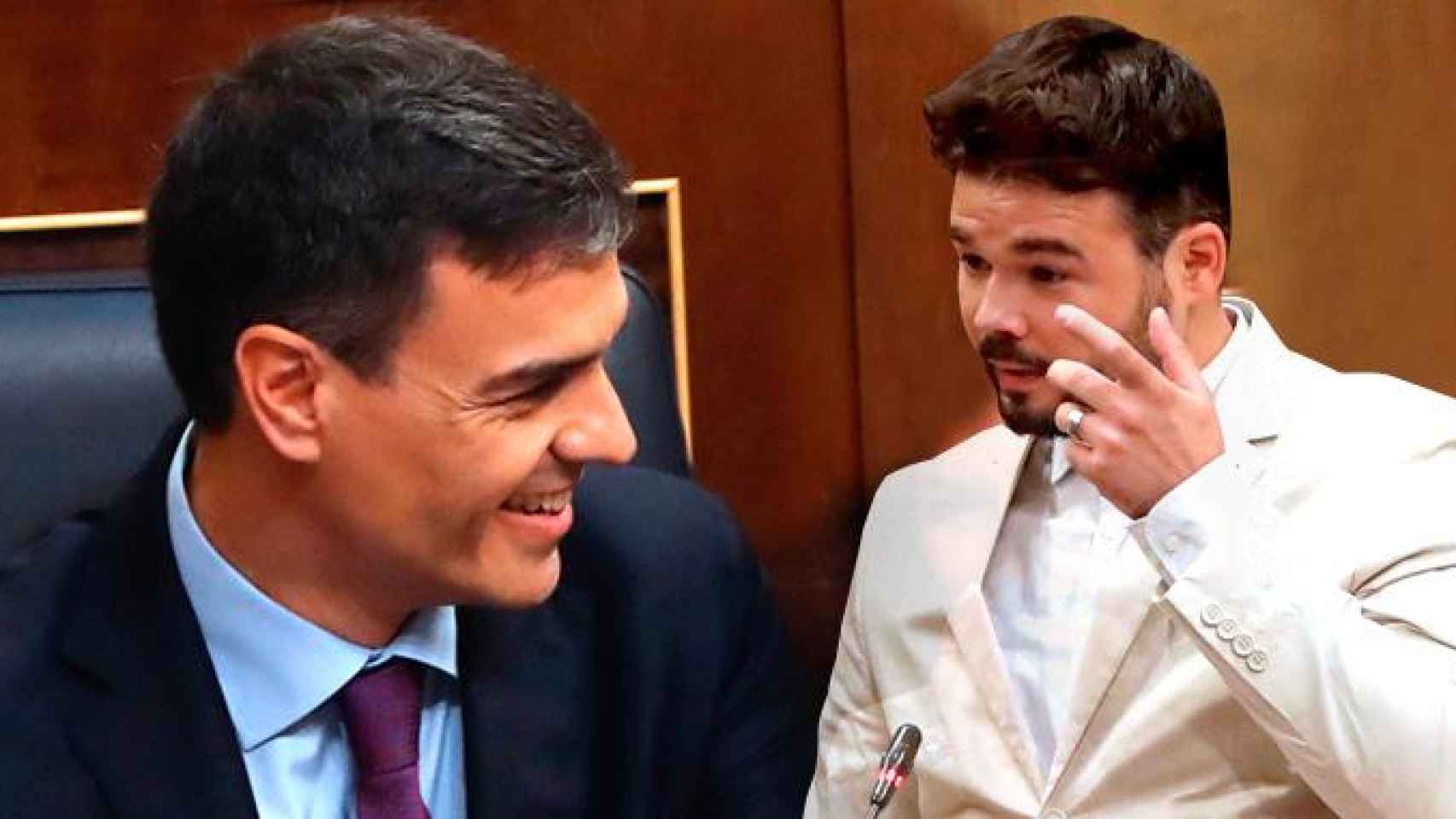 Pedro Sánchez, el presidente del Gobierno, y el diputado de ERC en el Congreso, Gabriel Rufián / CG