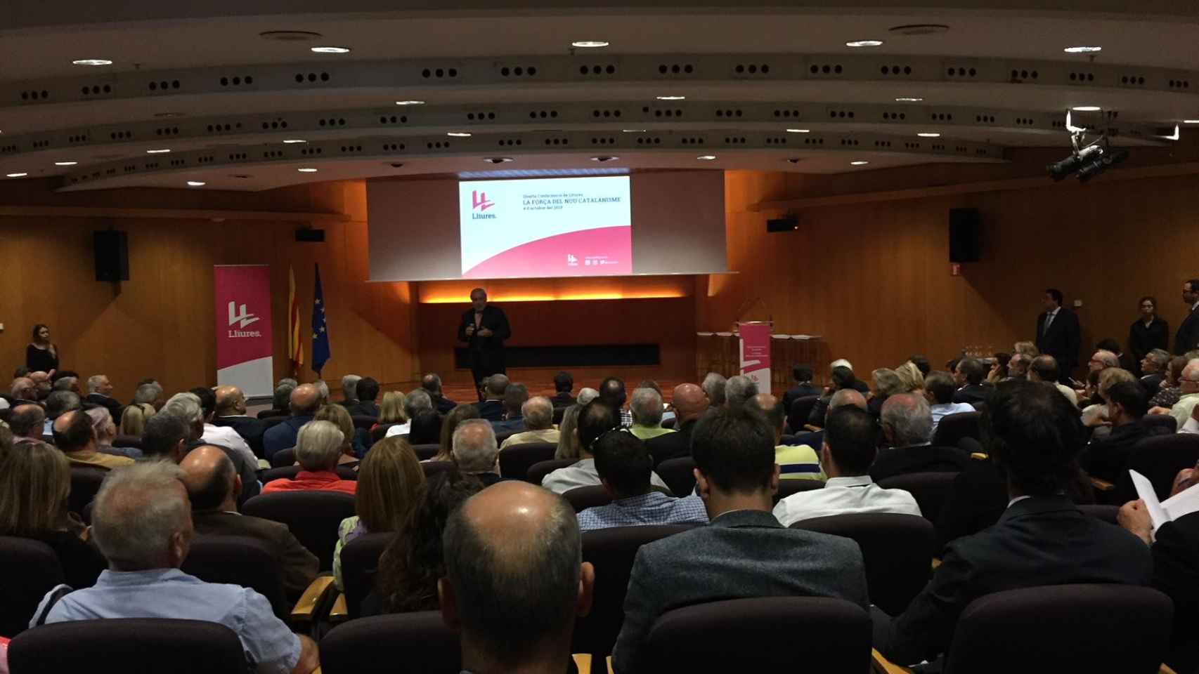 Antoni Fernández Teixidó, presidente de Lliures, en el auditorio repleto del WTC /CG