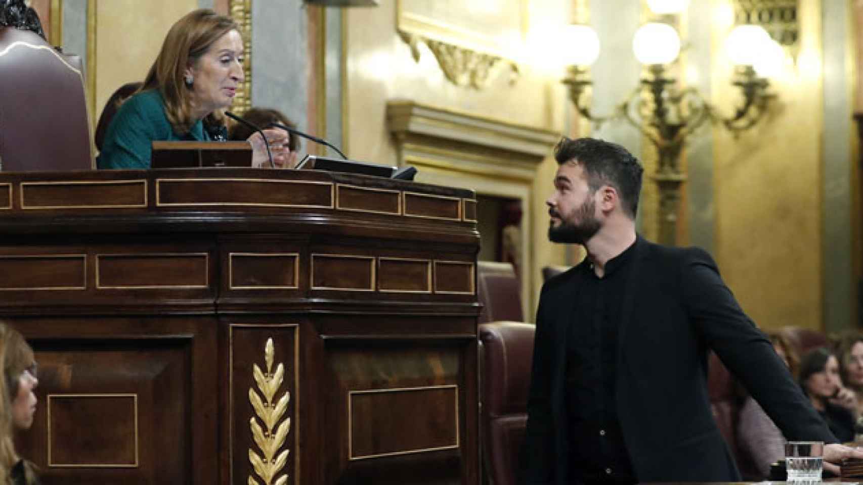 Gabriel Rufián, en la tribuna del Congreso el sábado / EFE