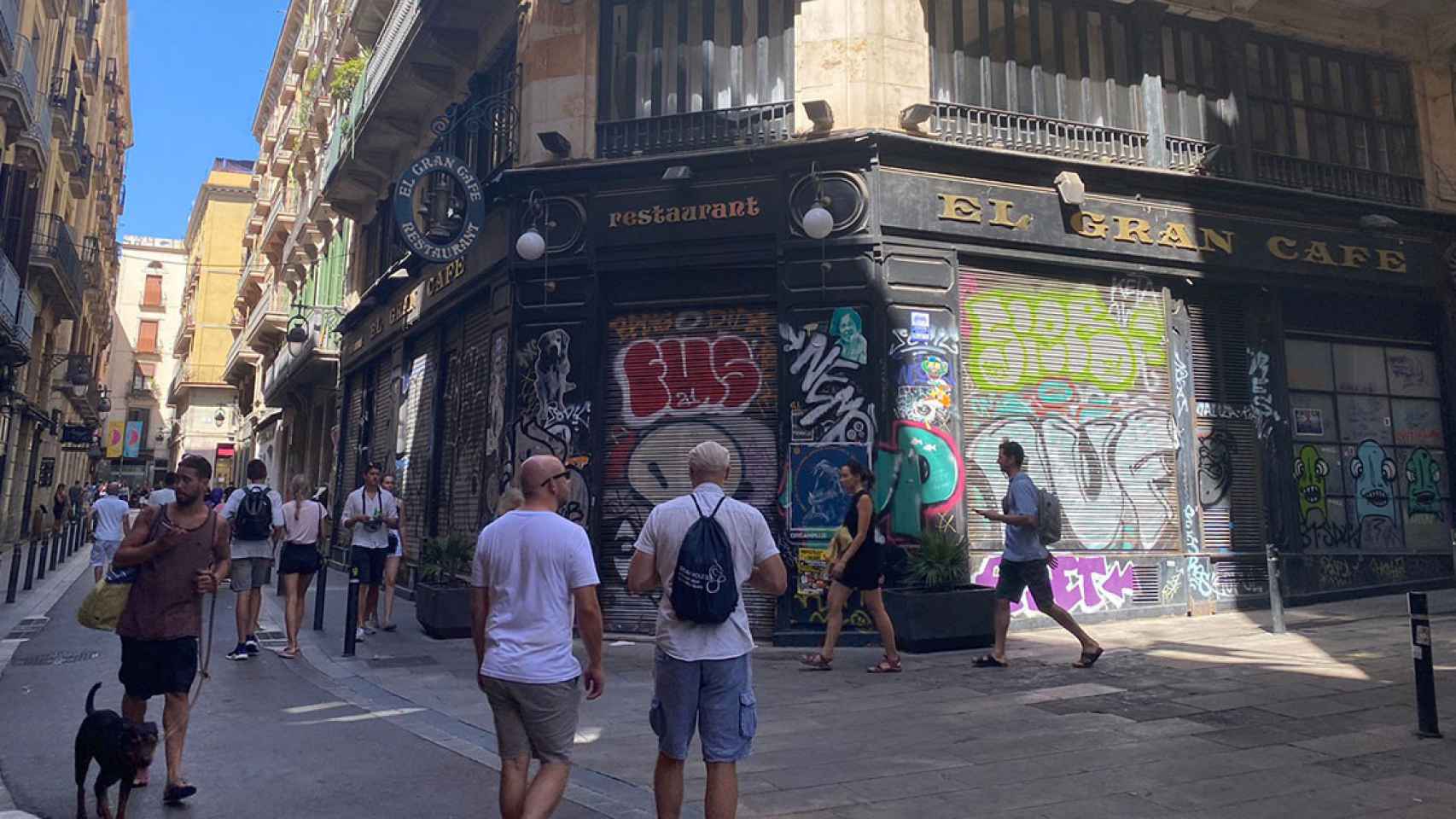 Fachada del Gran Café de la calle Avinyó, que ha estado okupado durante más de un año / CG