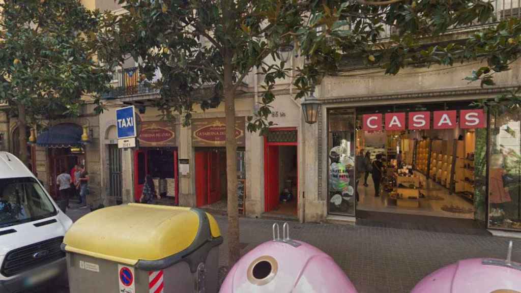 El restaurante de la calle Gran de Gràcia donde se ha declarado el incendio / GOOGLE MAPS