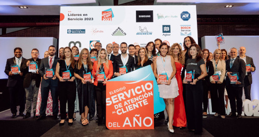 Todos los premiados en la gala organizada por Sotto Tempo tras valorar los servicios de atención al cliente / CG