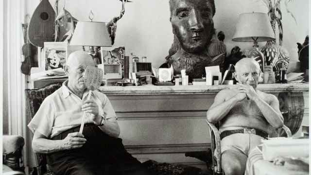 El legendario marchante junto a Picasso en Cannes en el verano de 1957 / Archivo David Douglas Duncan Sucesión Pablo Picasso, VEGAP, Madrid 2022