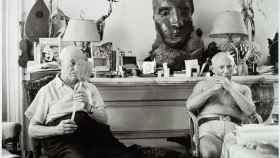 El legendario marchante junto a Picasso en Cannes en el verano de 1957 / Archivo David Douglas Duncan Sucesión Pablo Picasso, VEGAP, Madrid 2022