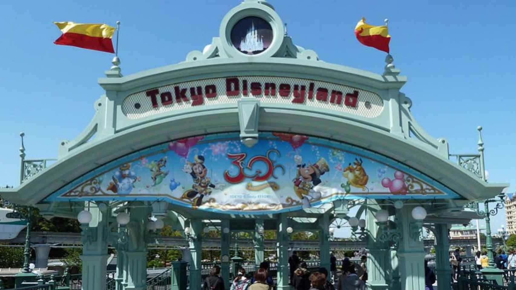 La fachada prinicipal del paque de Disneyland en Tokio.