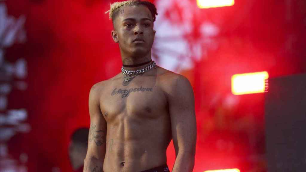 Una foto de archivo del raper XXXTentacion en un concierto