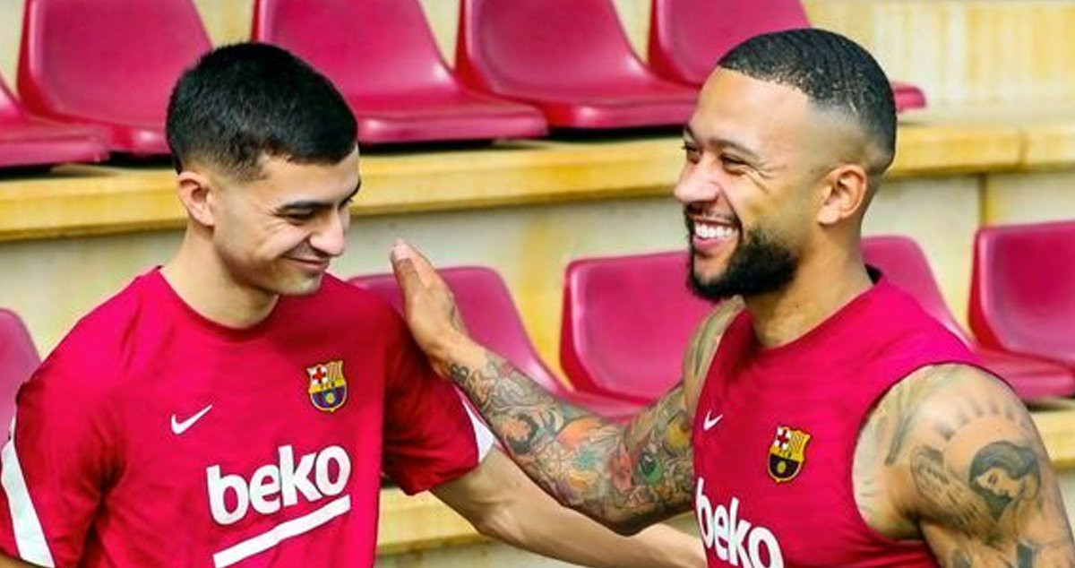 Pedri y Memphis, en un entrenamiento del Barça / FCB