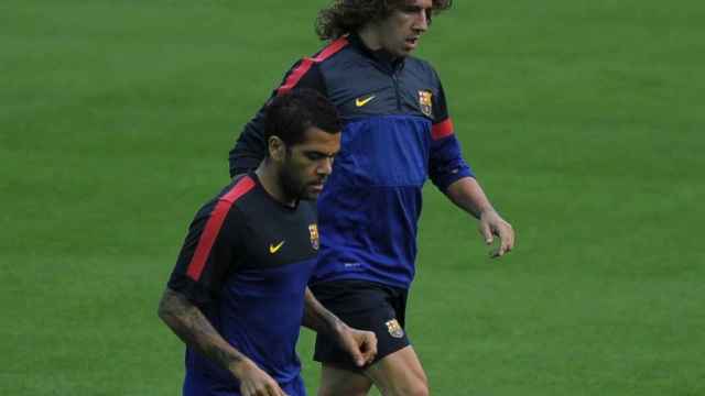 Dani Alves y Carles Puyol en un entrenamiento del Barça / EFE