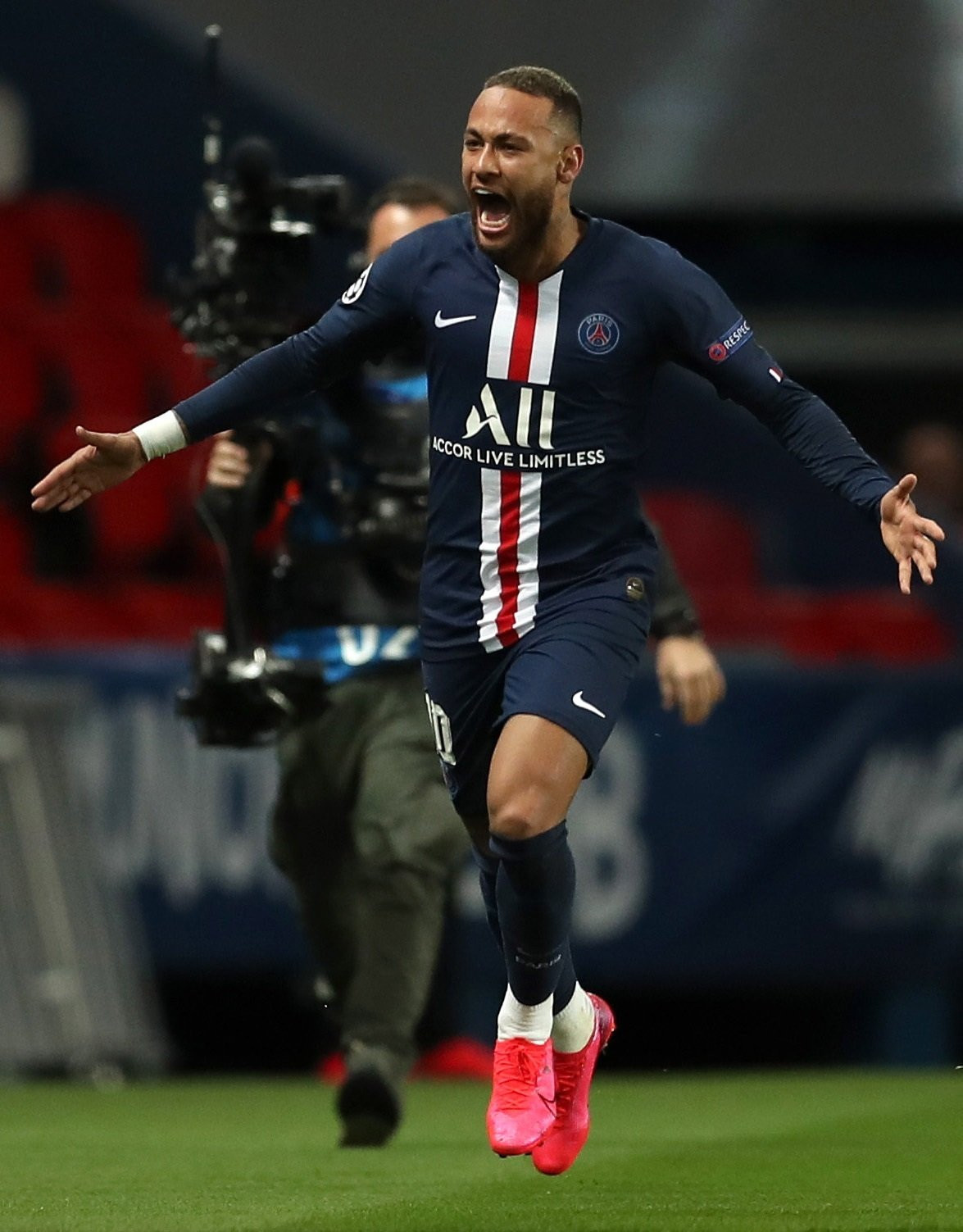 Neymar celebra un gol del PSG en Champions / EFE