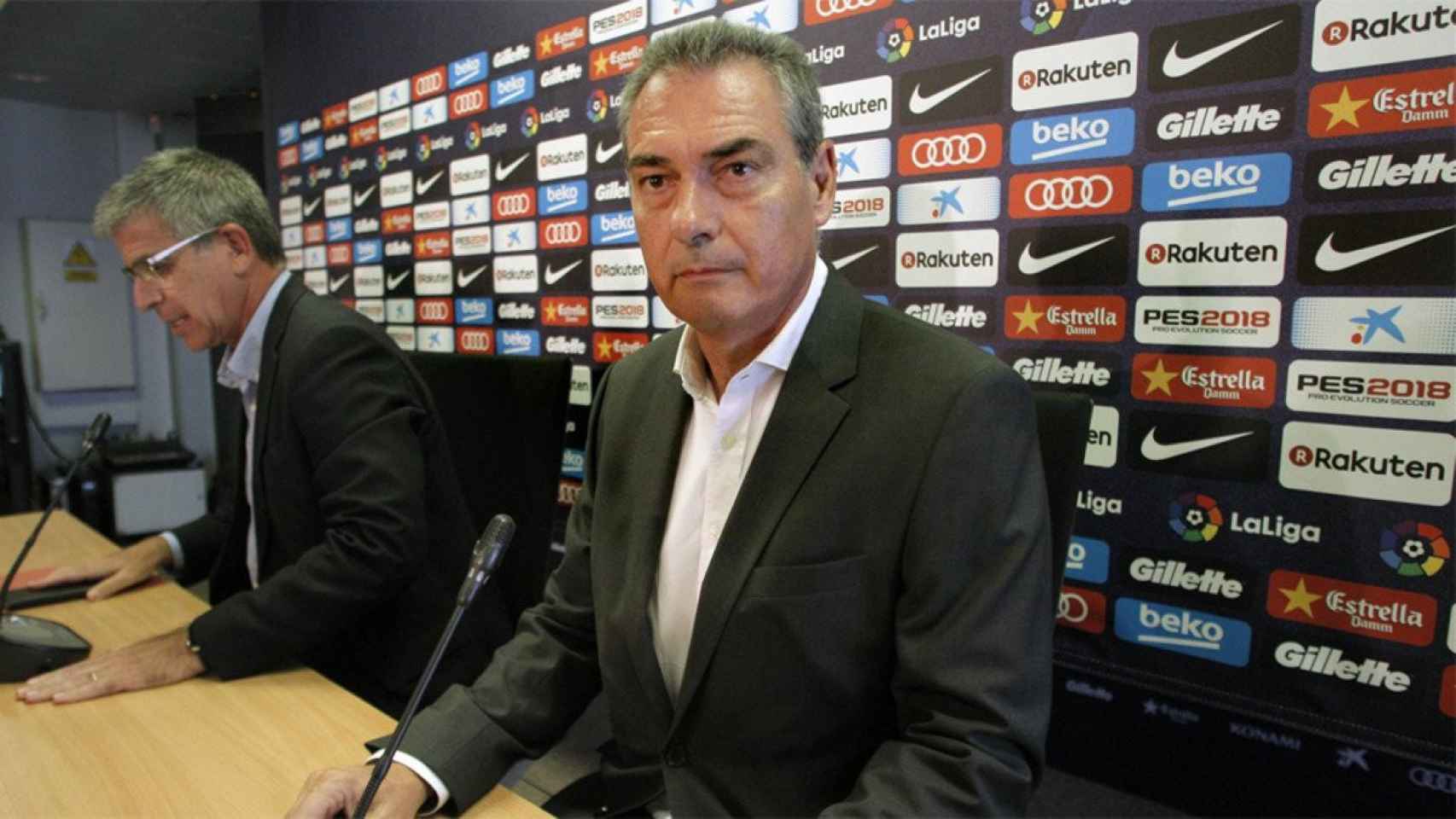 Imagen de archivo de Pep Segura en una rueda de prensa con el FC Barcelona / EFE