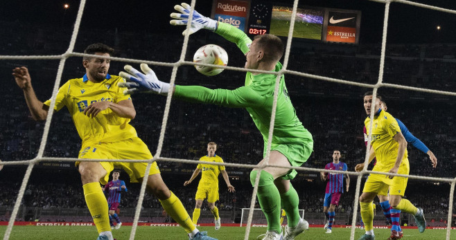 Rubén Sobrino remata ante Ter Stegen