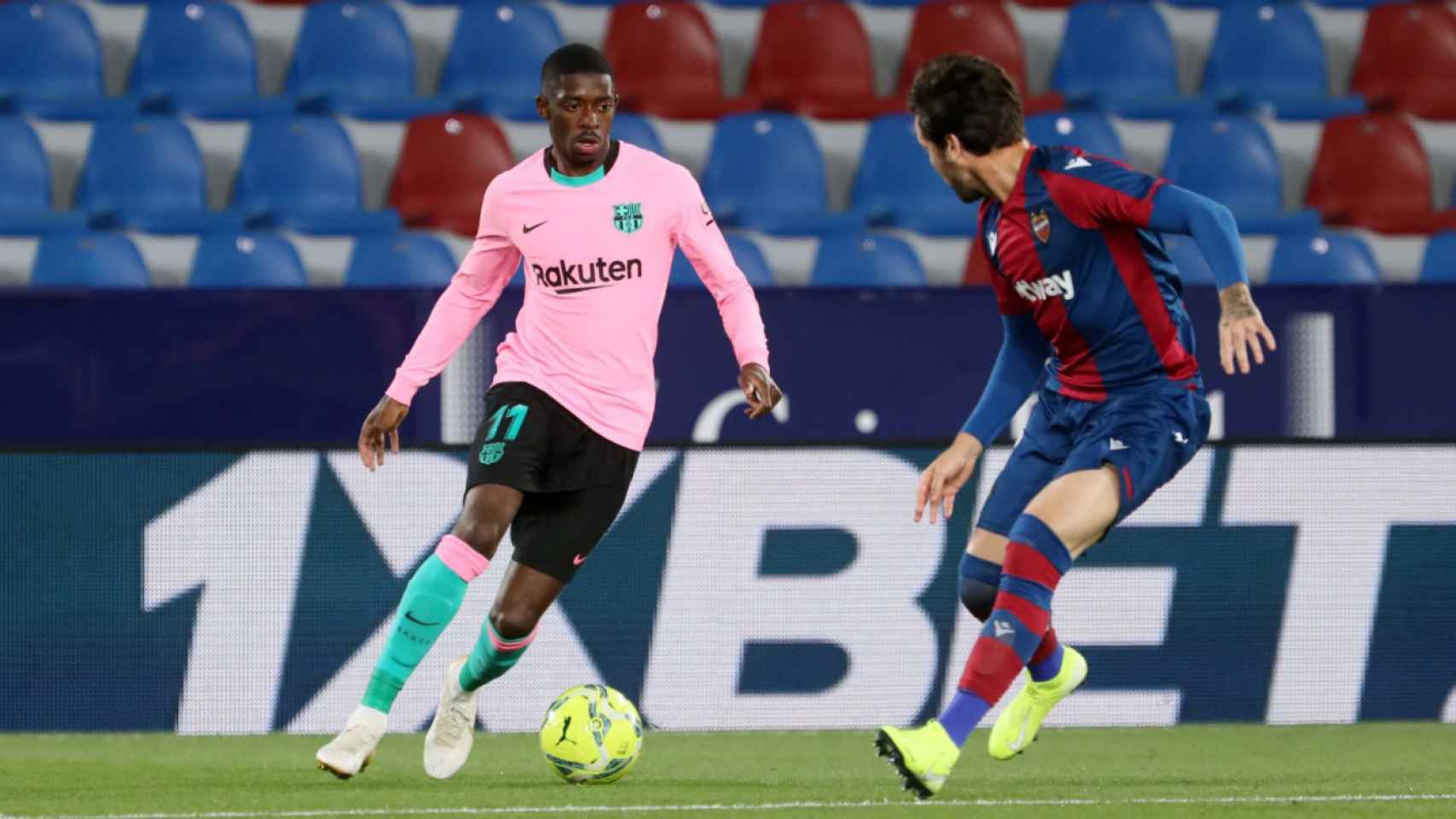 Dembelé en una acción ofensiva contra el Levante con el Barça / FC Barcelona