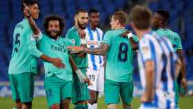 Benzema celebrando con Marcelo su gol en Anoeta / EFE