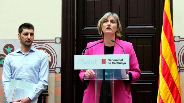 Oriol Mitjà (i), con la consejera catalana de Salud, Alba Vergés (d), presentando el ensayo contra el coronavirus / CG